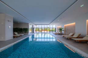 Luxury apartment with Pool&Gym